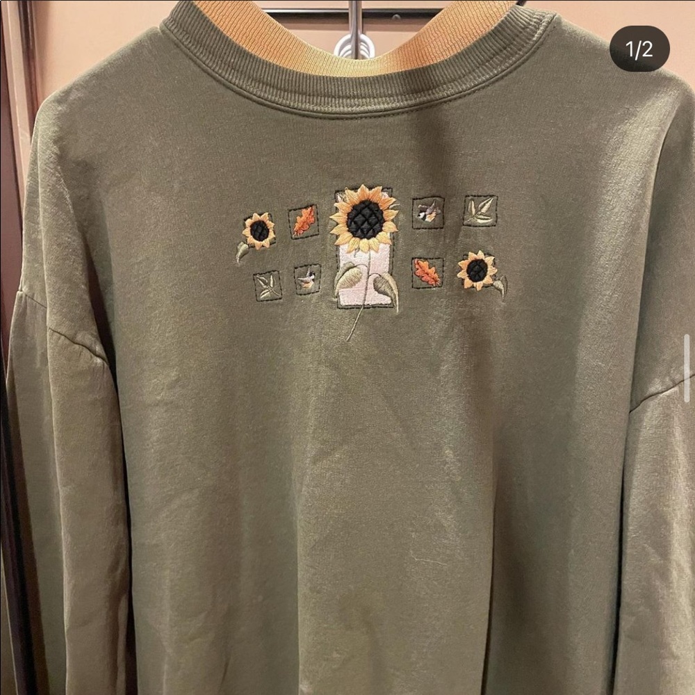 flower crewneck